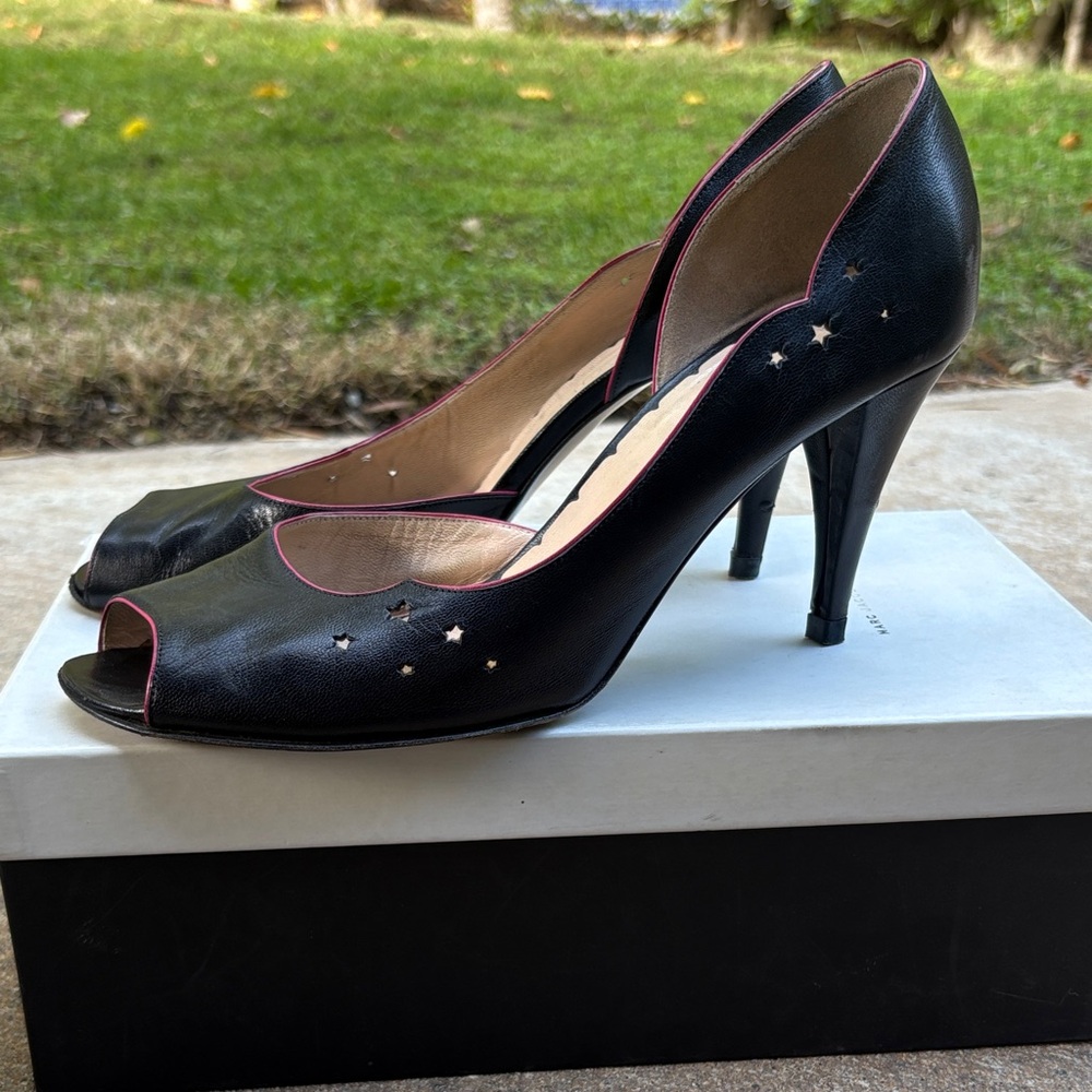 Marc Jacobs Vintage 2000’s VOGA Black and Pink Star Cutout Heels Size 8.5 w box